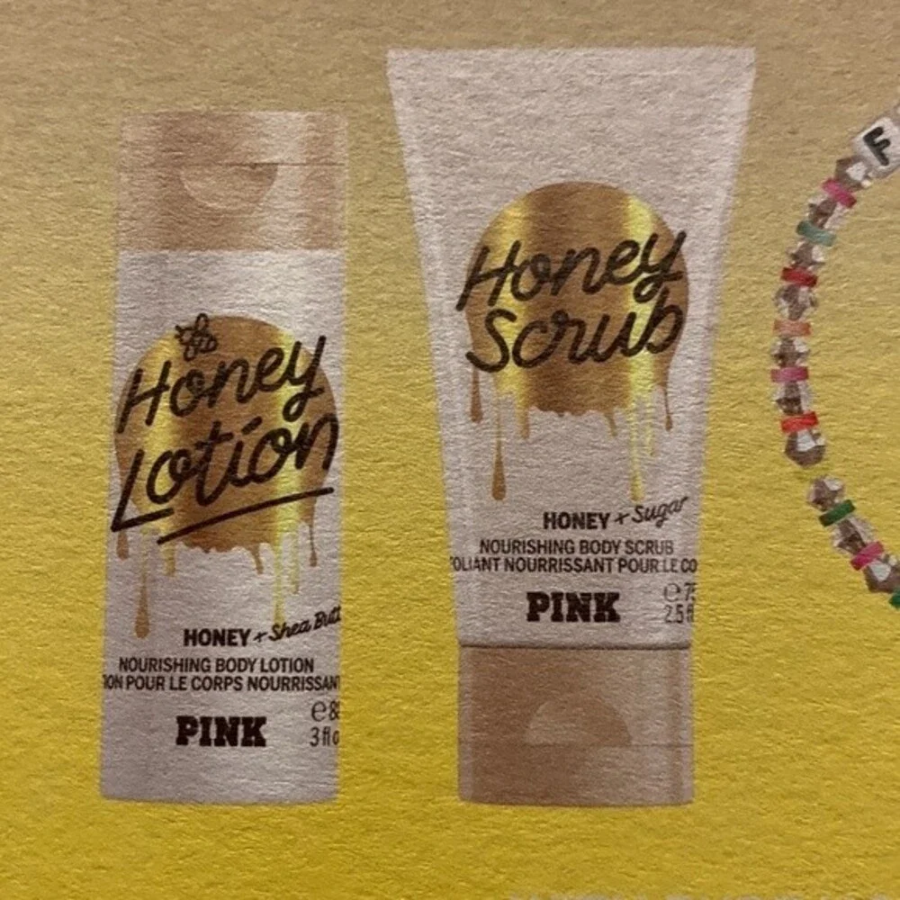 NWT PINK Feel Nourished in Your Skin Set